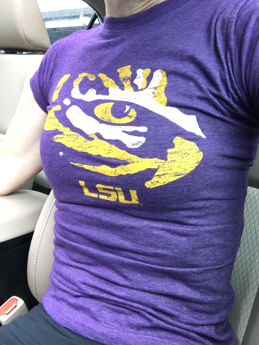 DearEliza's tweet photo. LSU is playin’ Northwestern this evening, should be a GREAT game, LSU is absolutely CRUSHING it this year. : ) https://t.co/oBczU48h1j