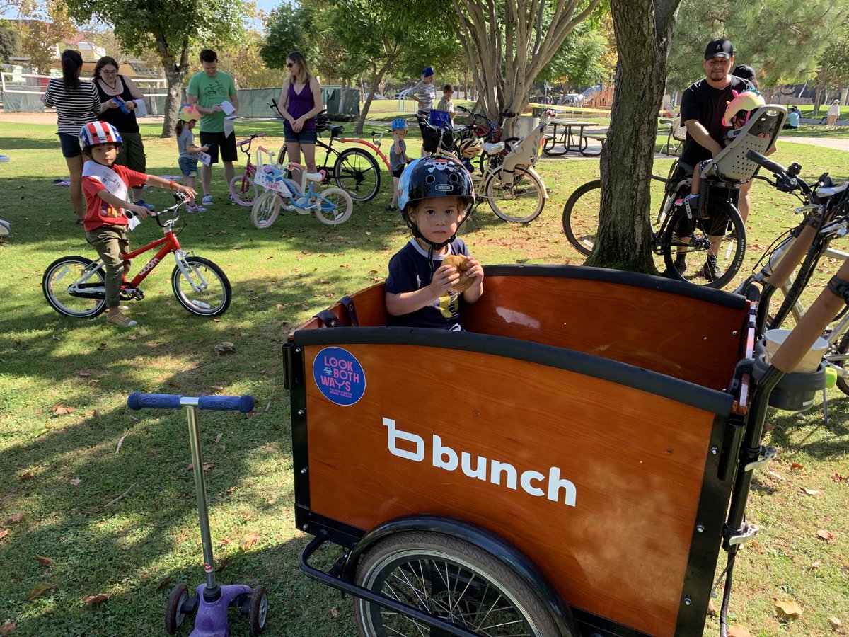 Airport2Park's tweet photo. Always fun to help out @SMSpoke with #KidicalMass family friendly bike ride at Clover Park #SantaMonica #BikeLA #BikeSM #BikeLocalSM https://t.co/IaasHeaZrH