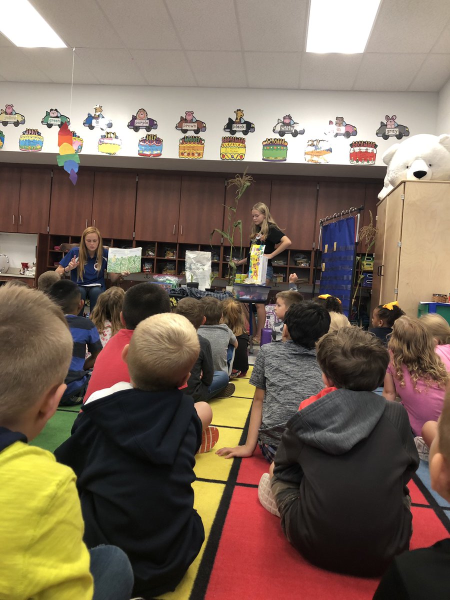 hahnieeb's tweet photo. Little Bolts learning all about the life of a kernel of corn. Many thanks to our Advanced Horticulture Students at LHS. #boltproud https://t.co/A7wFeBKf8F