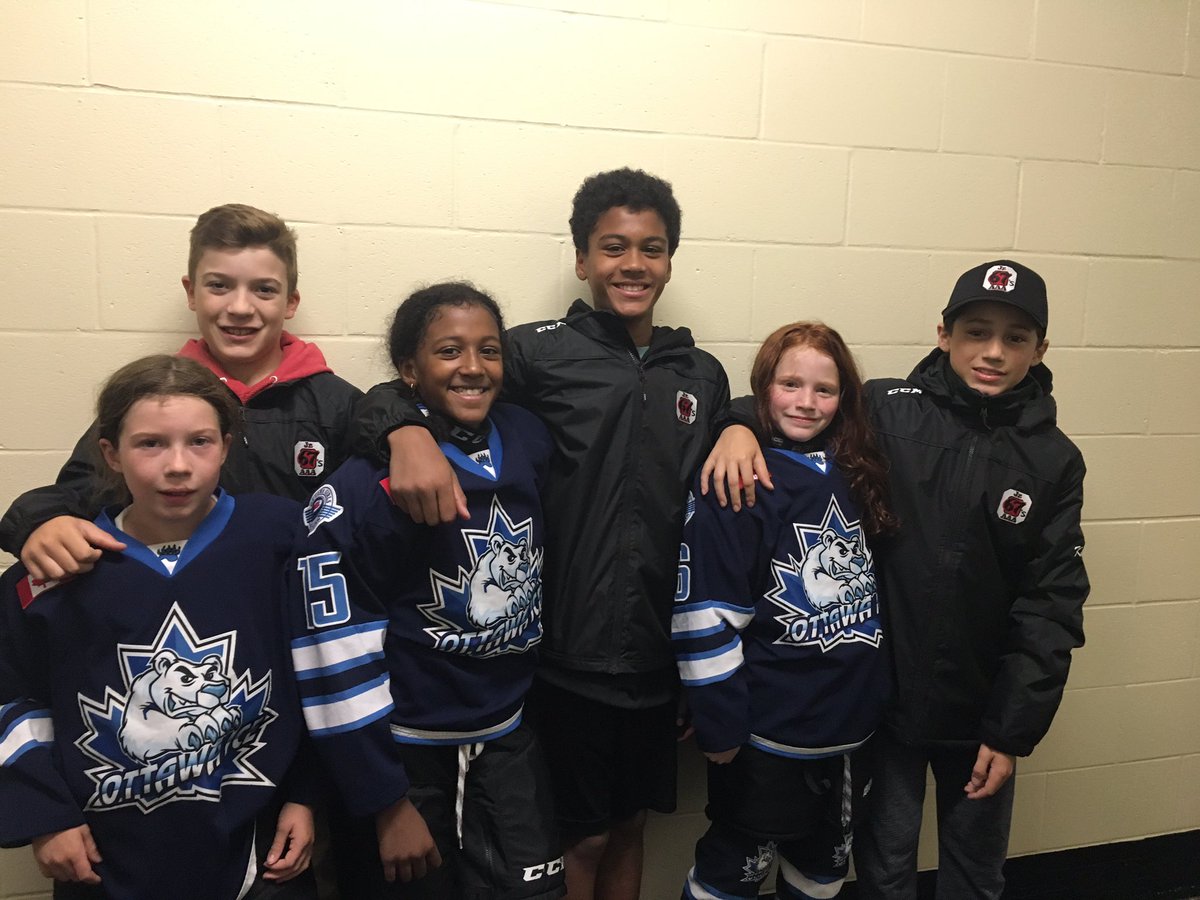 SunitaKingwell's tweet photo. look at these awesome sibling pairs from @Jr67sAAAHockey Mj Peewee and @OGHAhockey Atom A #brothersandsisters #cheerforeachother #HockeyFamily #greatkids https://t.co/yVi9iuDBDc