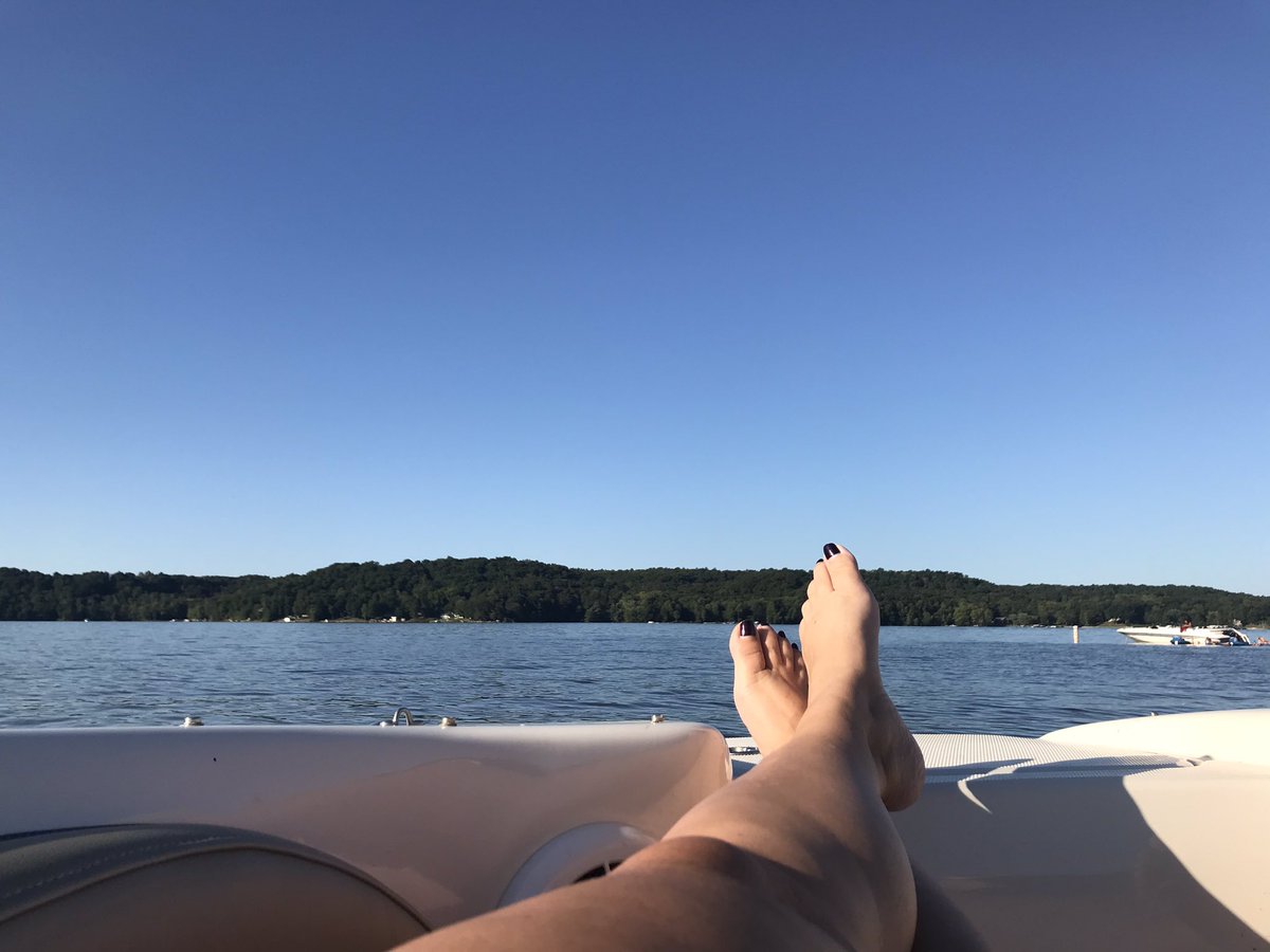 gregswifeval's tweet photo. Well the day started with a disappointing #iufb game but late afternoon included pics attached #lakelemon #winning https://t.co/cF9ieI4Xz2