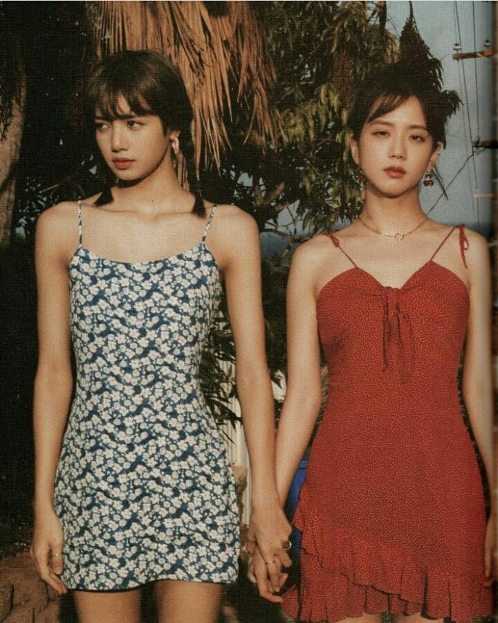 manilynone's tweet image. Lisa is a bless shes not korean, i cant imagine living in that terrible country, now i know why korea have very high in suicide rate, sims people there having miserable life and lonely and sad, insecure and not satisfied, thats why bp look happy and carefree outside korea