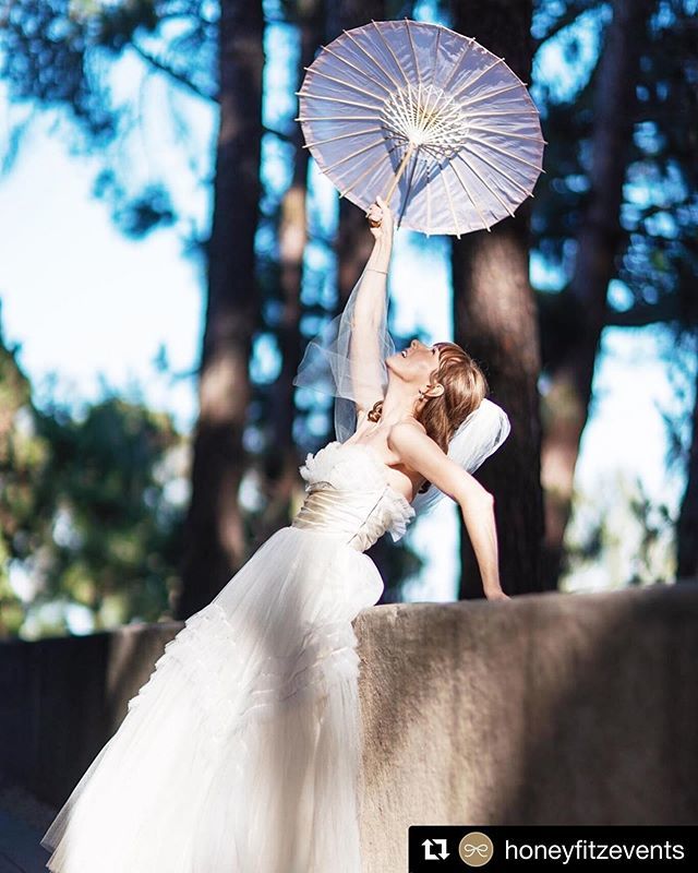 InstaWed's tweet photo. #Repost @honeyfitzevents ・・・
No pre-wedding jitters here, just pure joy. | Photo by @jujushotme. #hfevents
.
.
.
Venue: @the_paramour_estate
Planner: @honeyfitzevents
Photography &amp; Videography: @jujushotme
Florist: @valleybrinkroad
Catering: @spotted… https://t.co/ZQFOHOKp3Z https://t.co/yYoFUyjOmU