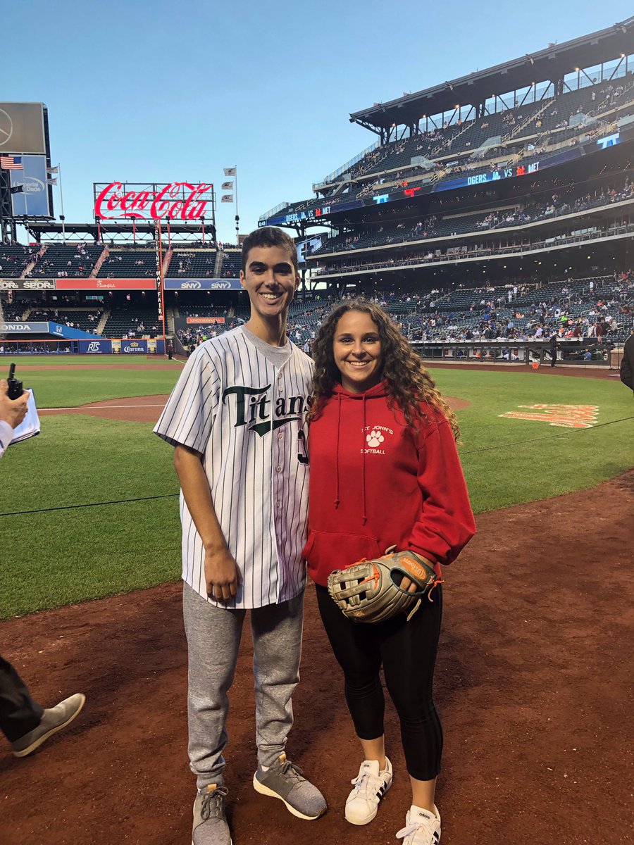 SJBDHSCougars's tweet photo. Friday night SJB’s Alexa Sacripante and @holytrinitydhs’ Patrick Connor had the opportunity to be a part of the @mets ceremonial 1st Pitch!

Patrick threw out the pitch and Alexa caught it! ❤️🐾⚾️💚✝️

Video coming soon

#SJBDHS #CougarNation #DRVC #TheDiocesanEdge #HTTitans #LGM https://t.co/gXSkUughv7