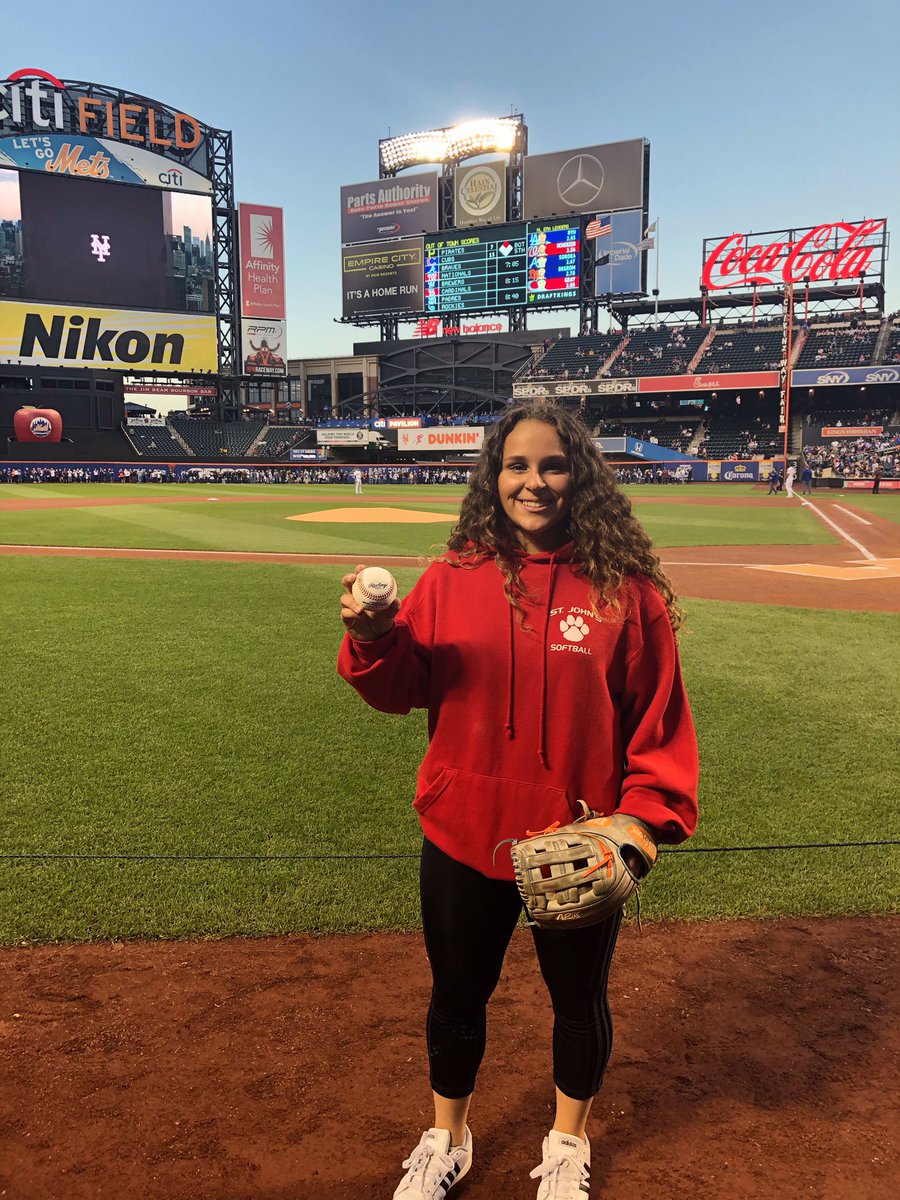 SJBDHSCougars's tweet photo. Friday night SJB’s Alexa Sacripante and @holytrinitydhs’ Patrick Connor had the opportunity to be a part of the @mets ceremonial 1st Pitch!

Patrick threw out the pitch and Alexa caught it! ❤️🐾⚾️💚✝️

Video coming soon

#SJBDHS #CougarNation #DRVC #TheDiocesanEdge #HTTitans #LGM https://t.co/gXSkUughv7