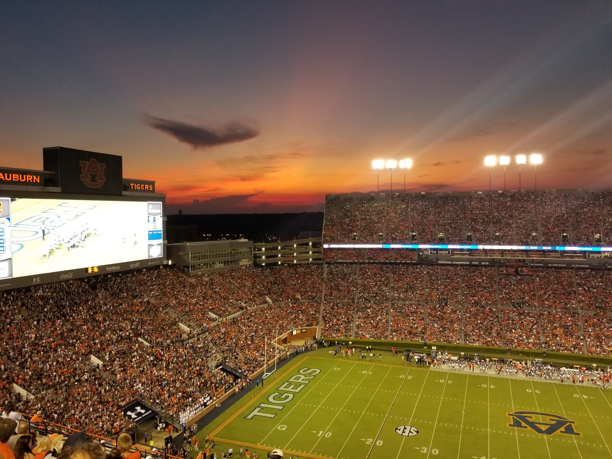 BoddaGettaBball's tweet photo. It's purty tonight https://t.co/6kvtCllBxK