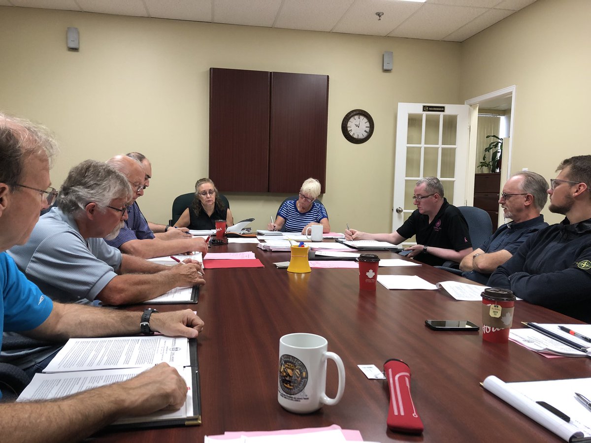 smichalowicz's tweet photo. Doing the good work of the IAM #OPCM (Ontario Provincial Council of Machinists) to protect & defend workers’ rights at our Exec meeting.
#MyUnionMyFuture ⚙️💪 https://t.co/OU0zSNjJGx