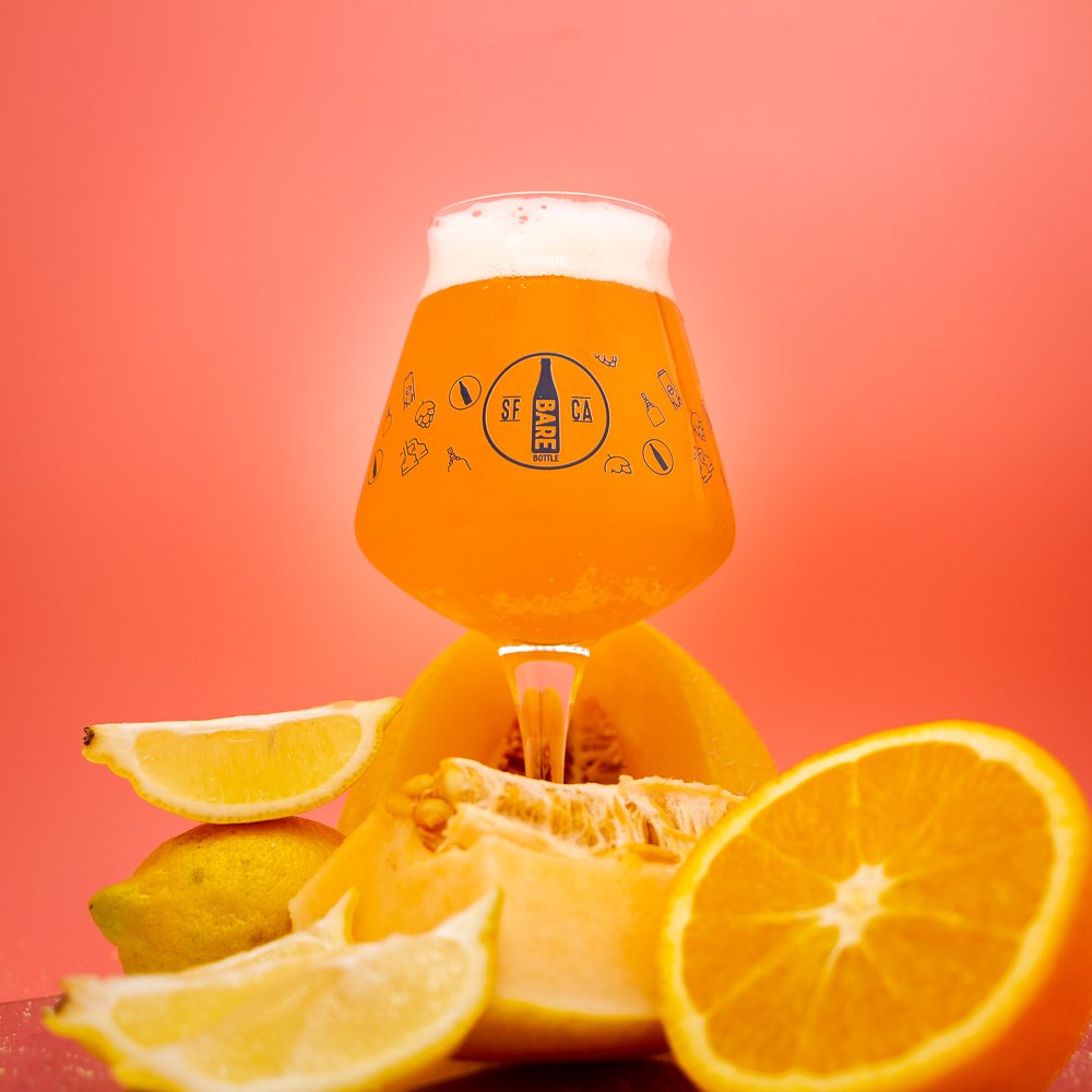 Blonde Swansen
Hoppy Blonde
5.1%ABV
First of all, income tax is illegal. Second, honey malt and German Amarillo hops create notes of white peach, tangerine, and lemon heads. #barebottle #bernalbrewed