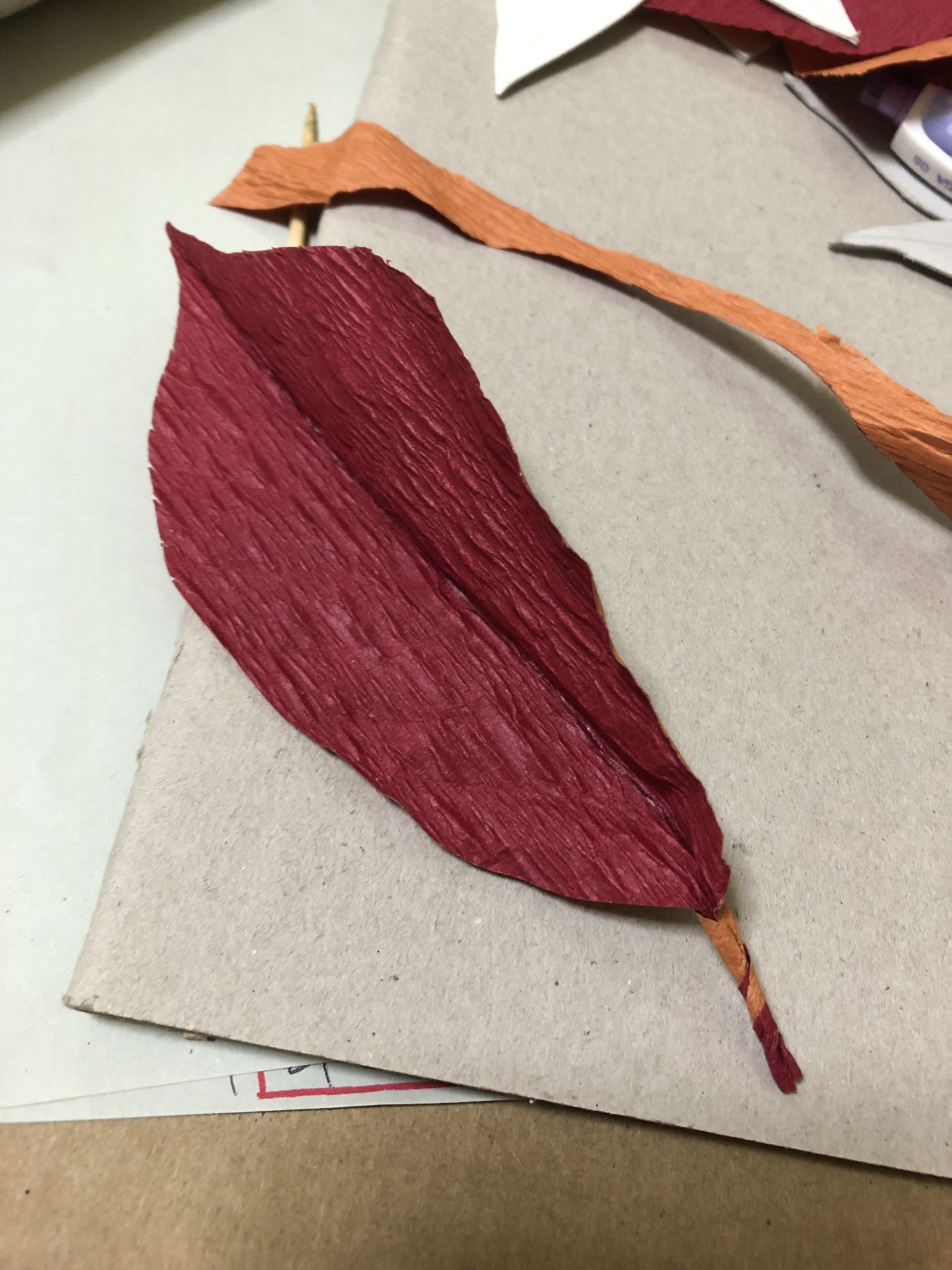 虹友カフェ By 虹色とんちー On Twitter 虹友カフェ 本日13 30からですね オリジナルの 落ち葉を作りました 材料とか型紙持っていくので 一緒に作りましょう Byスタッフ カエル Lgbt セクマイ