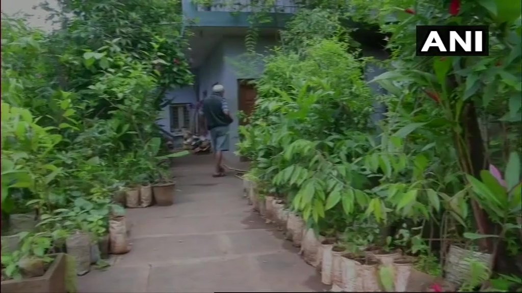 ANI's tweet photo. K'taka: B Venkatagiri, an environmentalist, &amp; a resident of Shivamogga has preserved endangered species of over 500 herbal plants at his house&amp;collected over 1500 varieties of seeds, considered extinct. Says "I did this as I've to transfer the knowledge to young generation.(14.9) https://t.co/I9yjPVKEM1