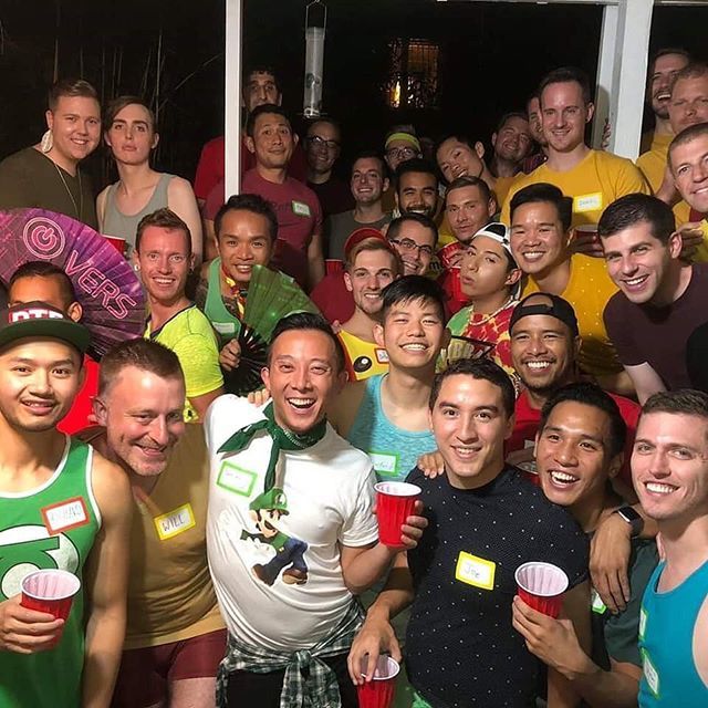PTCassell's tweet photo. 🎶 ✋🏼Stop right now, thank you very much ✋🏼🎶 - had a blast mixing with the RBGs last night at our stoplight mixer
.
.
.
#red #green #yellow #stoplight #mixer #stonewallkickballdc #stonewalldc #stonewallkickball #dtf #rbg https://t.co/PCNAAIx2ym https://t.co/RrCsF7Sbb2