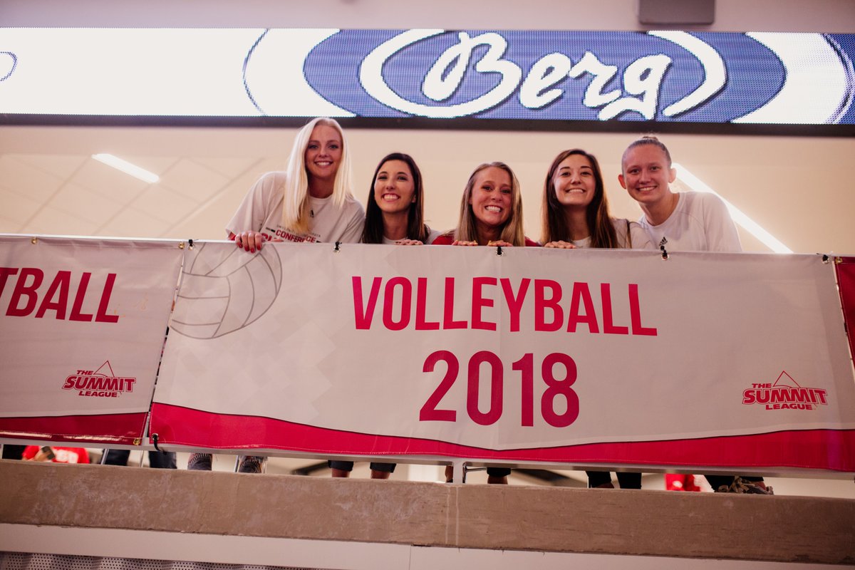 Our 2018 senior class brought a little luck for us in the first set! They unveiled our new Summit League Tournament Championship banner in the SCSC before the set.