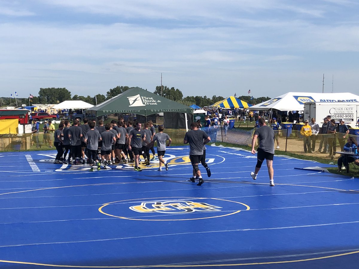 JackrabbitWC's tweet photo. Beautiful day for a grind! Thanks to everyone who came to the outdoor practice. See you again soon! 💪 https://t.co/o62YubRw0a