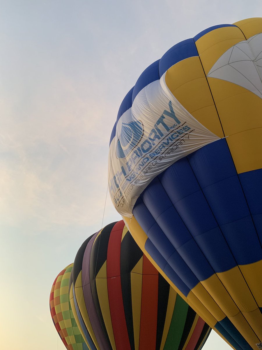 sbthompson3's tweet photo. So I did this thing tonight, and it was so much fun! #hpplumbing #highpriorityplumbing #hotairballoonride https://t.co/gz00CH4lZd