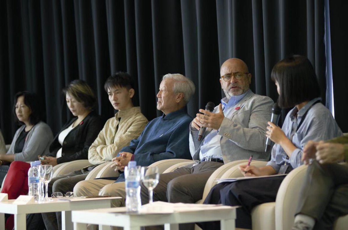 LycheeFilm's tweet photo. 🌲 Árbol de Lychee
El foro de #Lychee2019 reunió a Xie Fei, Lv Yulai, Wang Fang, Feng Xun, @CRosadoC y @Radio3Tolentino, hablaron sobre el estado de la industria cinematográfica y los caminos posibles entre China y España. https://t.co/4A8Y2Kj0k6