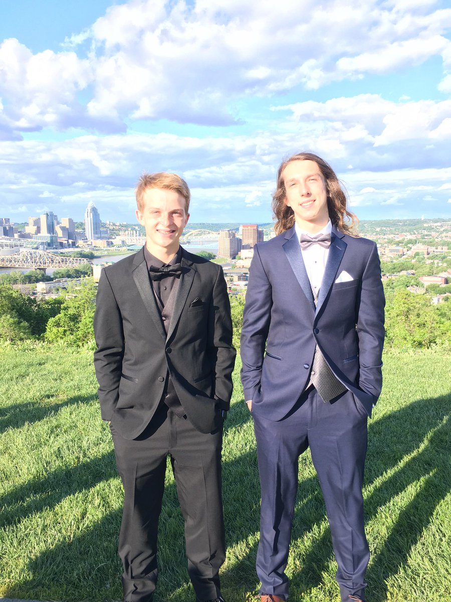 JLindsey03's tweet photo. Happy Birthday Man! Celebrate accordingly! @Chandler__James https://t.co/8pq2WSrKEG