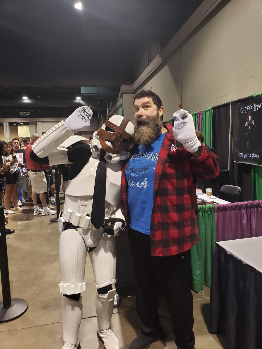 Got the chance to meet @RealMickFoley at <a href="/TheScarefest/">The Scarefest</a> . Like the 501st,  he is very big into "trooping" for charity, particularly around Christmas time.  Thanks Mick! Have a nice day!