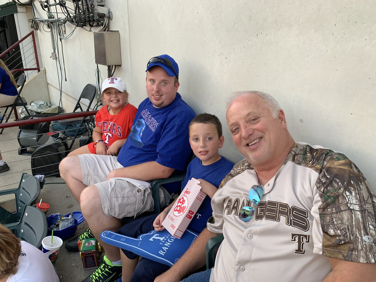 NilesShawna's tweet image. Hanging with some of the family wrapping up this home vacation. Thank you Diane #myrangers