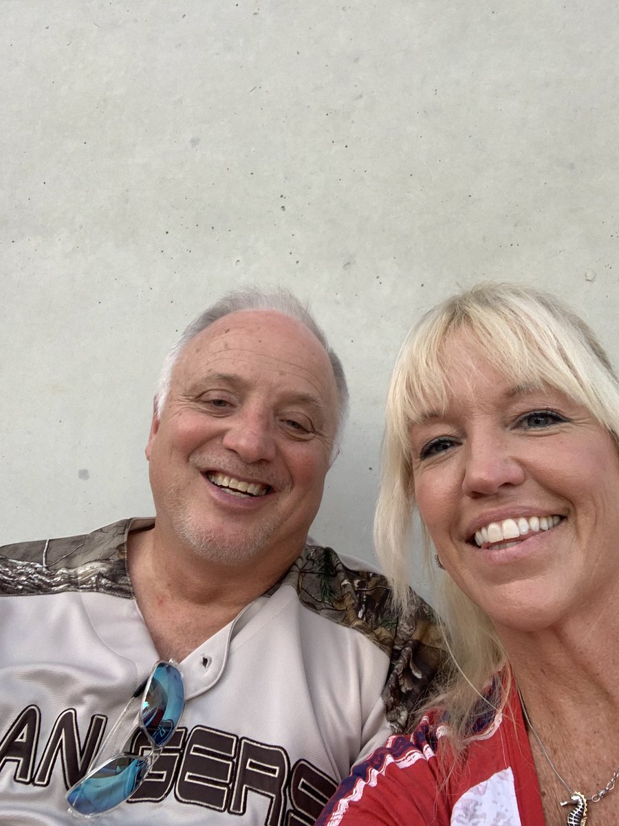 NilesShawna's tweet image. Hanging with some of the family wrapping up this home vacation. Thank you Diane #myrangers