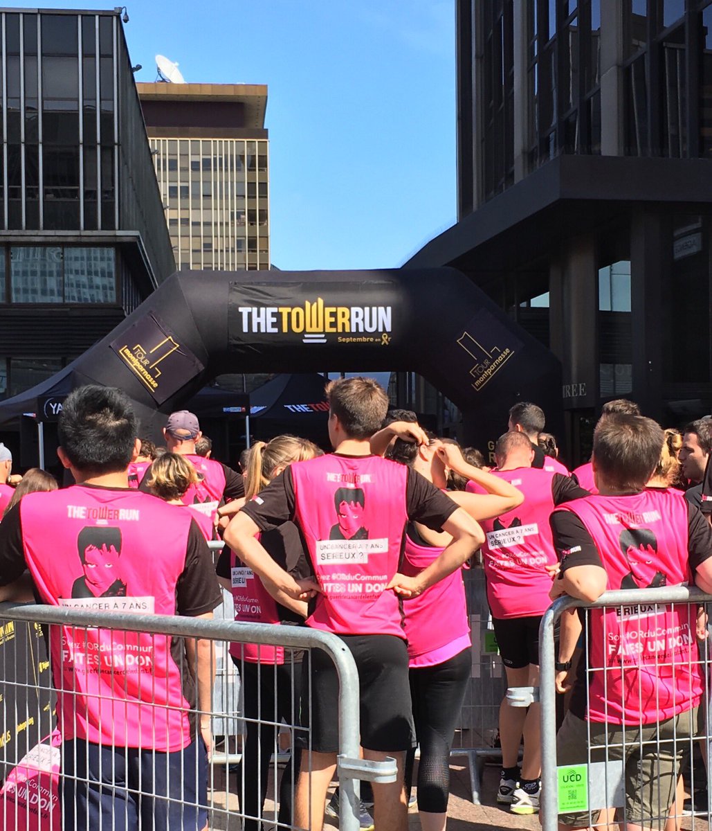 SymaNews's tweet photo. Des centaines de volontaires ont grimpé en courant les 60 étages de la #TourMontparnasse pour cette cause solidaire parrainée par @nicolassarkozy #thetowerrun https://t.co/2gUQy4N2kA
