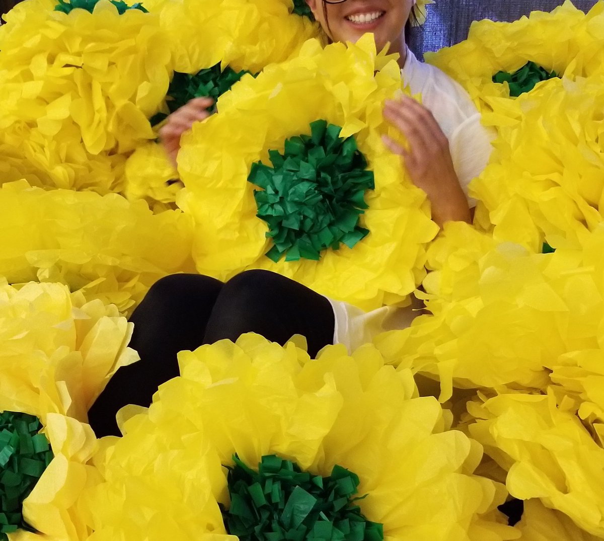Just frolicking in a field of peace flowers ♡ 
#hwpl #peace #pride #dpcw #family #yellow #sunflower #summer #frolick #happy #la #makingpeace #2019 #peaceflower #paper #ilovepeace #ilovehwpl
