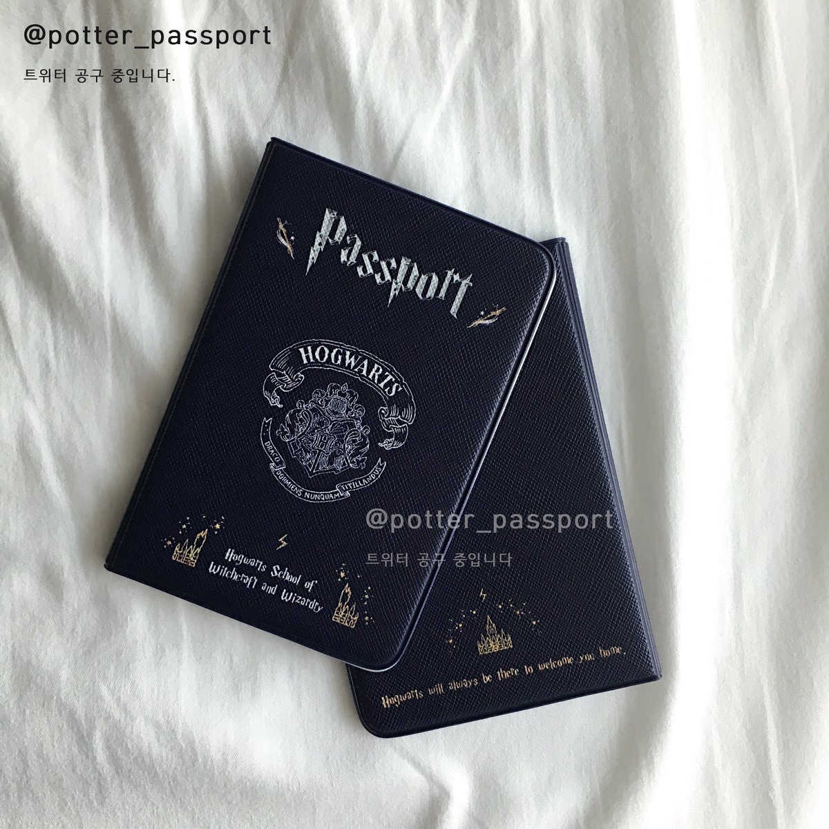potter_passport's tweet photo. 💫해리포터 여권케이스⚡️
‼️마지막날‼️판매중입니다. RT이벤트도 진행중이니 많은 관심 부탁드립니다. 😃
#해리포터여권케이스 #해리포터 #해리포터비공굿 #해리포터굿즈 #해리포터여권 #여권케이스 #여권케이스추천 #추석선물 #신동사#harrypotter#hattypotterpassport
https://t.co/N9Uef94uNB https://t.co/ImQ9uCCnf7