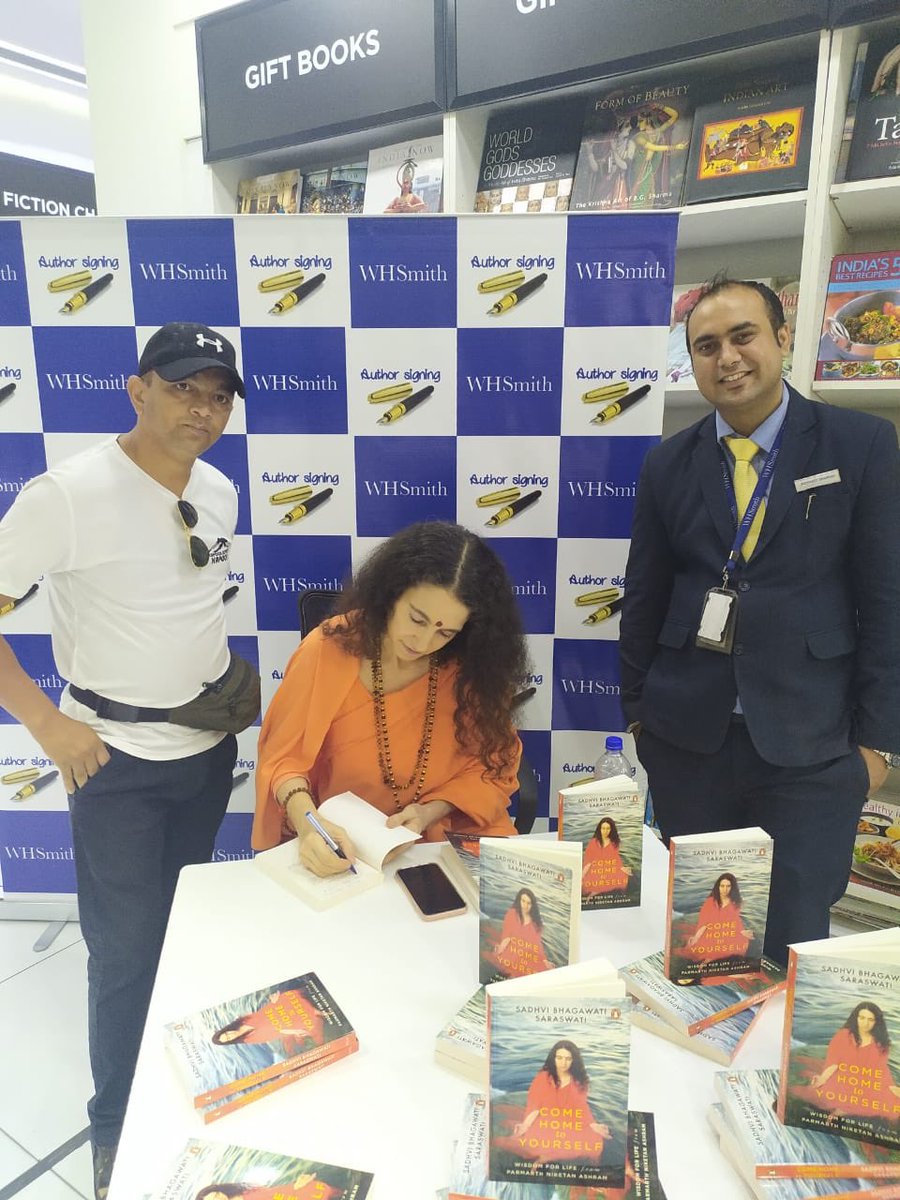 SadhviBhagawati's tweet image. More pics of book signing of my new book #ComeHomeToYourself published by @PenguinIndia at @WHSmithIndia bookstore at 
@DelhiAirport on my way to #Madrid to be part of @santegidio_ES @Paz2019Madrid
conference

#PeaceWithoutBorders #pazsinfronteras #Madrid2019 #peaceispossible