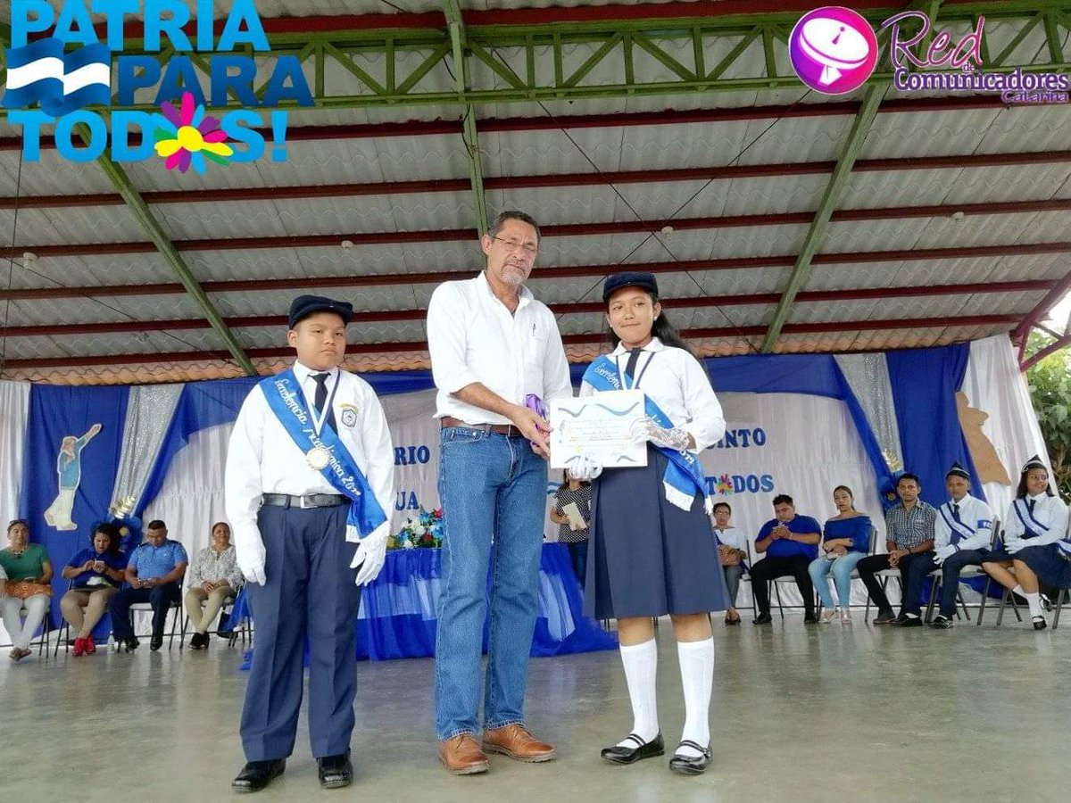 redcatarina's tweet photo. #SeptiembreVictorioso | Entrega de reconocimiento a estudiantes y maestros destacados del municipio de #Catarina 
#PatriaParaTodos 🇳🇮
#TeAmoNicaragua https://t.co/sOQoTM6UTO