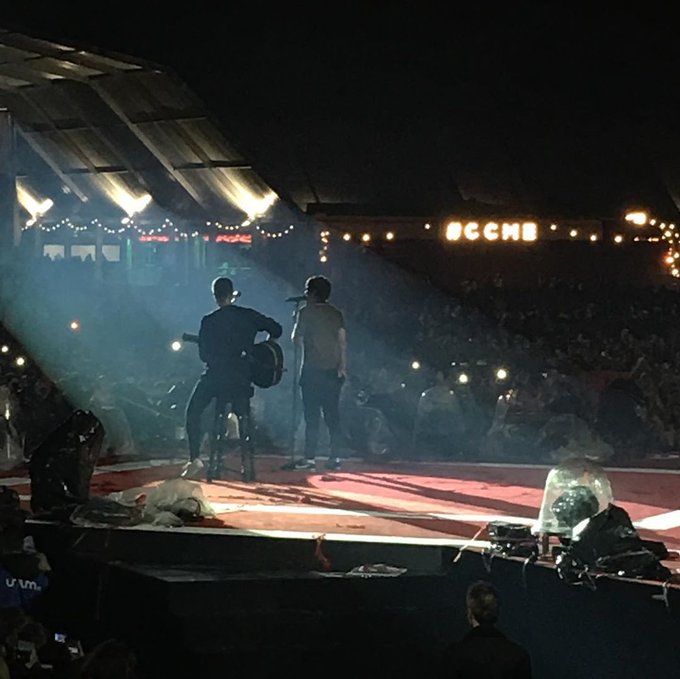 HLNewsItaly's tweet photo. Helene Horlyck ha pubblicato queste foto su Instagram: 

“Finally. @Louis_Tomlinson headline show. Proud and happy. Thank you Madrid #cocacola #madrid #nowtimeforbed #nextupcph”

© Helenehorlyck https://t.co/SLfy9jra4m