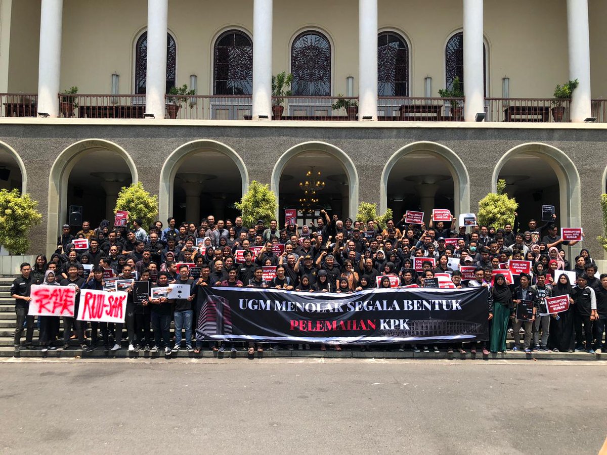 PUKAT_UGM's tweet photo. UGM menolak segala bentuk pelemahan KPK! https://t.co/84yCbytWjd