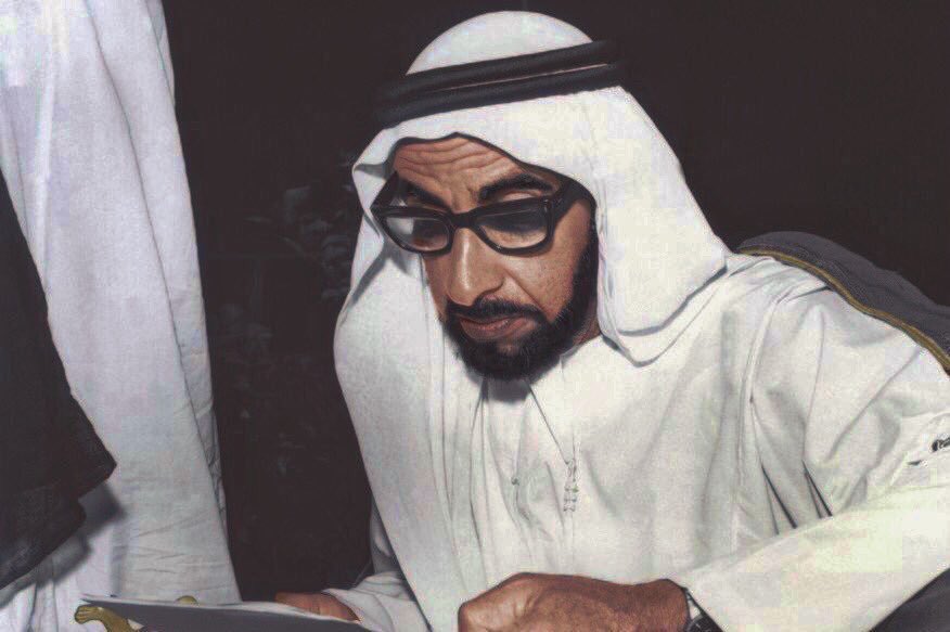 BHMnsori's tweet photo. وصاة ابونا لشباب الوطن🇦🇪:

والشهم له ميزاني
حشمه وقدرن عود

ياذا الشباب الباني 
بادر وقوم بجهود

ولا تقلد الدلهاني 
الي ما وراهم زود

وترى الردي والداني
في سعيهم منقـود

شم الوقت ان زاني 
واعمل شرى الجدود

وعسى شباب اوطاني 
يحظى بمجد وفود

كلمات المغفور له #الشيخ_زايد_آل_نهيان https://t.co/h02tu6kE9U