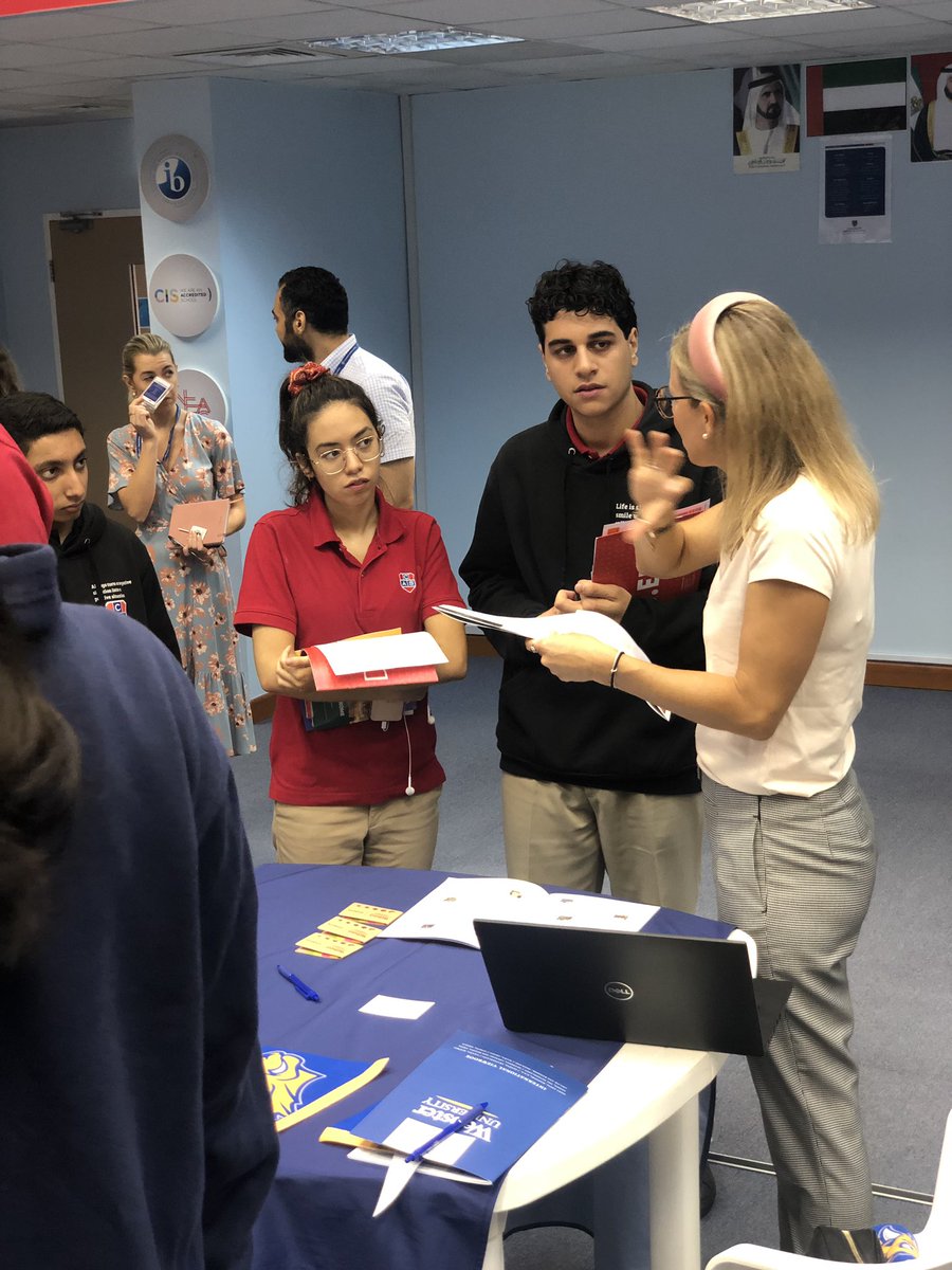 CAS_Secondary's tweet photo. Preparing for life after CAS. MHS students taking full advantage of speaking to the various University and College reps. Where will you go? #CASresponsibility #CASandbeyond https://t.co/gCQ8HHSpxQ