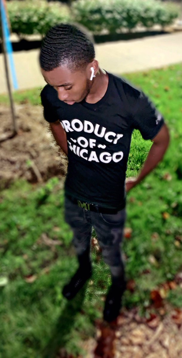uralsothurl's tweet photo. in urbana but you can’t take the chicago out a nigga🤕🖤 https://t.co/OydxDddQHn