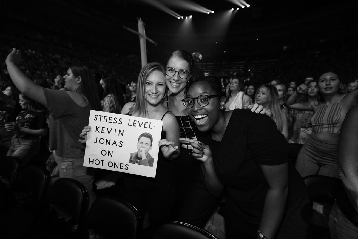 jonasbrothers's tweet photo. St. Louis! #HappinessBeginsTour

(Also if anyone is wondering the alien’s name is Steve.) https://t.co/c9k8X1PQ9e