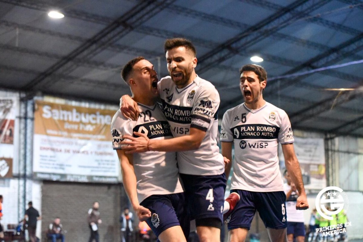 FutsalCGE's tweet photo. 🏆 Masculino | #PrimeraB - Fecha 30

⏱ ¡¡Finaaal del partidooo!!

Con goles de @dieguitodefiore, #Clapcich y @ACafure (2), los Guerreros derrotaron 4-2 a #Platense y quedaron, momentáneamente, en lo más alto de la tabla. ⚪🔵⚪

📸 @NicoSalvioli

#EnAzulyBlanco
#SiempreGuerreros https://t.co/SHO0g8FE4s