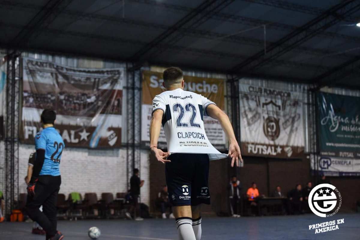 FutsalCGE's tweet photo. 🏆 Masculino | #PrimeraB - Fecha 30

⏱ ¡¡Finaaal del partidooo!!

Con goles de @dieguitodefiore, #Clapcich y @ACafure (2), los Guerreros derrotaron 4-2 a #Platense y quedaron, momentáneamente, en lo más alto de la tabla. ⚪🔵⚪

📸 @NicoSalvioli

#EnAzulyBlanco
#SiempreGuerreros https://t.co/SHO0g8FE4s
