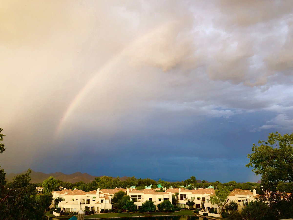 ERadSociety's tweet photo. A little 🌧 and a 🌈 to end the last day of #ASER2019! Safe travels 🏠 home! @AaronSodickson @emradguy @rlevenso @krystal_archer @ericrobergemd @nverma21 @ER_Rad_Hanna @Radiology911 https://t.co/nauaasua6c