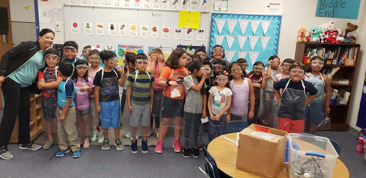 First science experiment of the year. These 2nd grade, #Lilscientist learn the Scientific Method! #slaughterelementary #MISD #Wolfpack #MISDliveskind #slaughterliveskind #myMISD