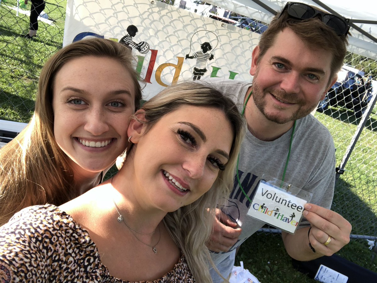 Room5Studios's tweet photo. Had a blast volunteering at the #Brewhaha event with some awesome @OakbrookAcadArt colleagues to support #ChildHaven 👍👍👍 https://t.co/y1i45fFYA5