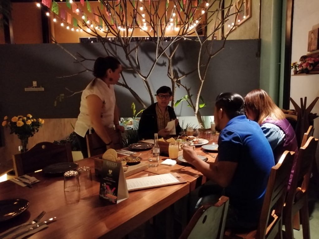 Zandunga_Sabor's tweet photo. Esta noche mágica con #Afroistmo y el #BuffetMexicanoZandunga ya comenzó en #ZandungaReforma. La mezcla perfecta, buena música, la mejor #ComidaMexicana, #mezcales y #cervezas, hacen de esta, una noche inolvidable en #ZandungaSabor.
#Oaxaca #VisitOaxaca https://t.co/4Uj8TXsg2X