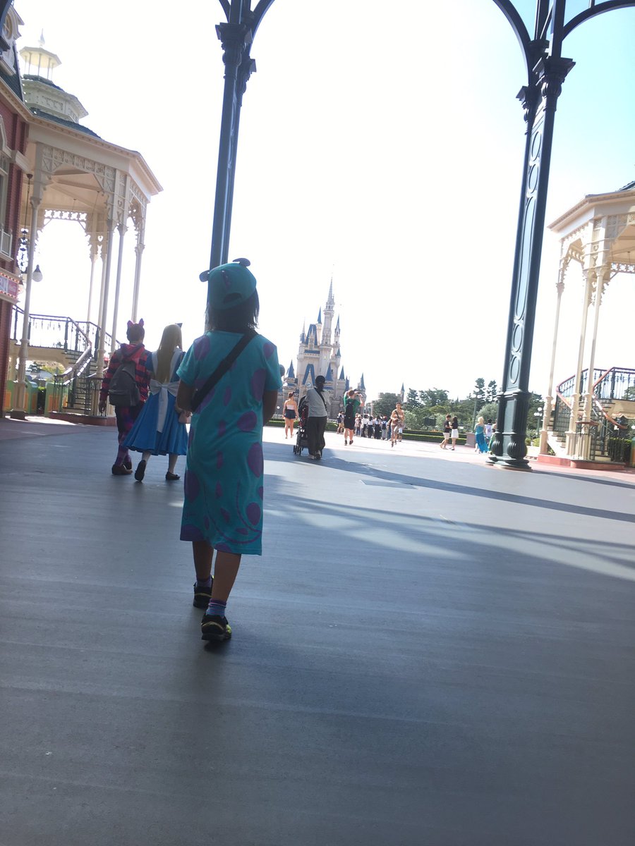 小袖 Tdlで家族仮装してきました モンスターズインク 子どもはサリーとマイク 私と旦那はcdaです 靴下を爆破するアレです モンスターズインクのアトラクションに乗ったらキャストさんに死ぬほどいじられてとても楽しかったw Dハロ ディズニー