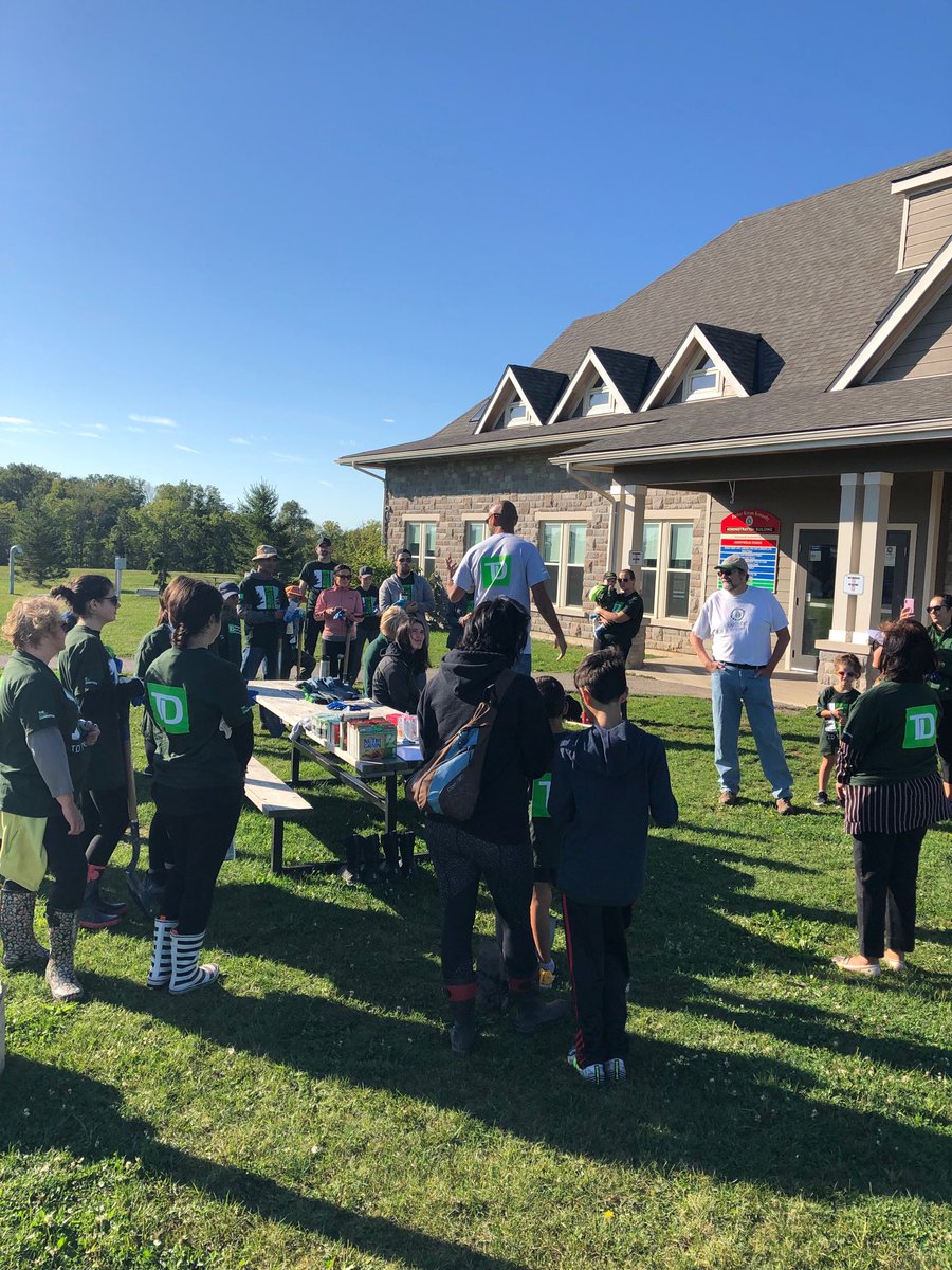 trombetta_elena's tweet image. Great Day planting 150 trees 🌲 #TDTreeDays ⁦@thedelboy7⁩