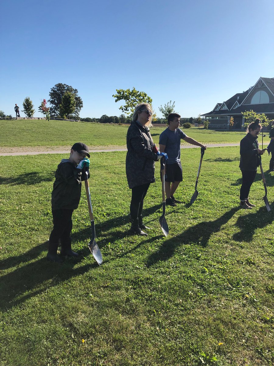 trombetta_elena's tweet image. Great Day planting 150 trees 🌲 #TDTreeDays ⁦@thedelboy7⁩