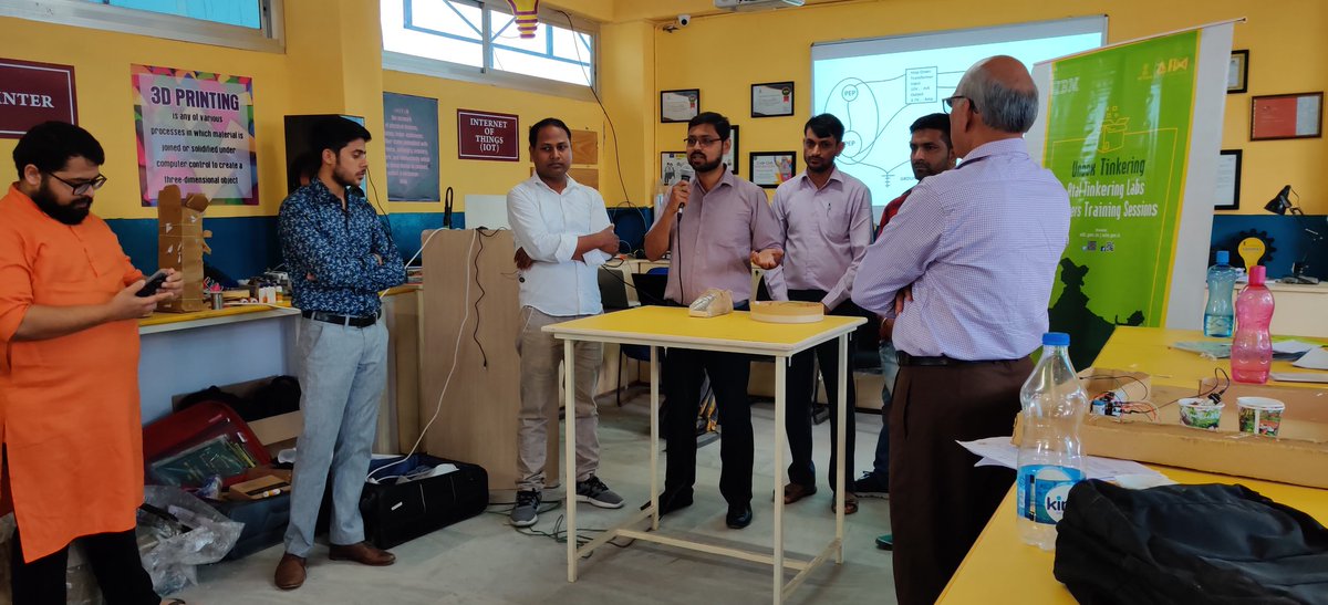 abhinav_atl's tweet photo. All skilled teachers detailing their innovative projects with their group.

#prototypemaking #TeachersTraining #UnboxTinkering #projects #ataltinkeringlab #innovationlab #aimtoinnovate #atalinnovationmission #aim #nitiayog #abhinavschool #teachers #school #workshop #vascsc #ibm https://t.co/AO8xRkZJOC