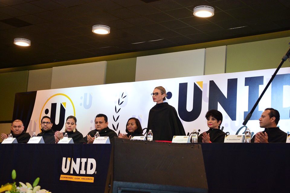 UNID_Czm's tweet photo. ¡Graduación entrega al Mérito Empresarial! 🎓 C. José Becerra  
UNID Campus Cozumel https://t.co/FKNsZDgjrl