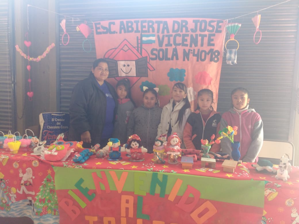 giseraven's tweet photo. Muestra de Escuela abierta Vicente Solá. Taller de Reciclado. @fguillesaavedra @patriciapinasco @artydance23 @rubem_dario29 https://t.co/MMODxbaZez