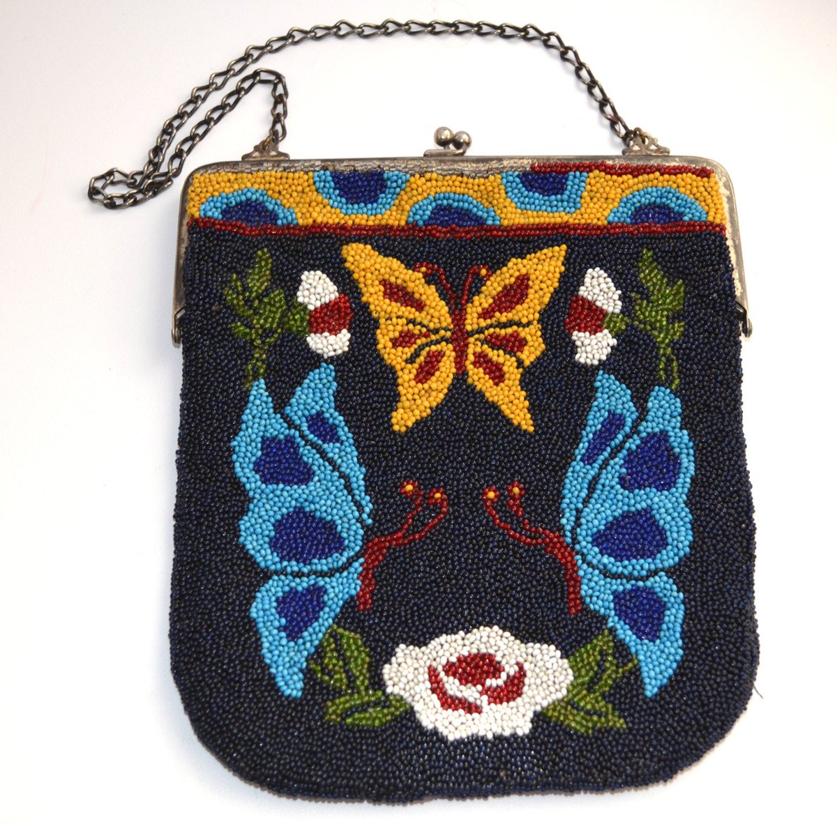 ChristiesCurios's tweet image. Beaded Purse Butterfly Handbag Art Nouveau Fashion Bag Double Sided Silver Framed Vintage Handmade Purse etsy.me/31o4qW7 #bagsandpurses #handbagpurse #microbeaded #figuralpurse #scenichandbag #butterflypurse #floralbutterlies #handmadepurse #vintagepurse