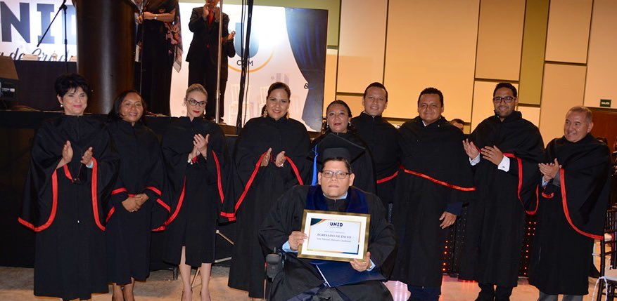UNID_Czm's tweet photo. Egresado de Éxito
Graduación UNID Campus Cozumel
Mtro. Manuel Marrufo 👏🏽👏🏽 https://t.co/F9UPuS2OJx