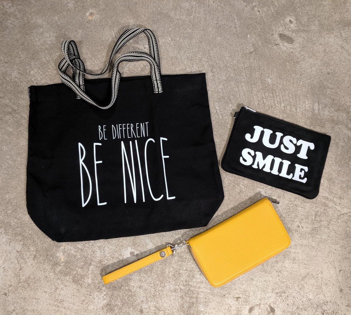 My new <a href="/iamwill/">will.i.am</a> inspired Signature Canvas Shopper &amp; Zip-Top Pouch from <a href="/ThirtyOne/">Thirty-One</a>! <a href="/NBCSongland/">Songland</a> #BeDifferent #BENICE #31style #allaboutthebenjamins