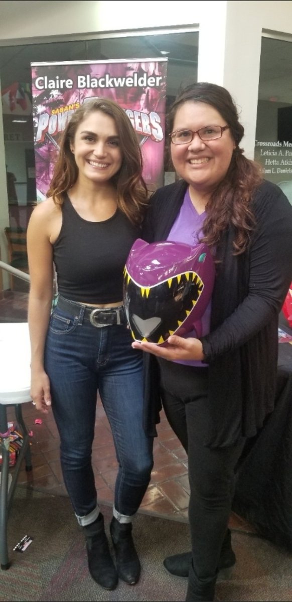 jgarciajordan's tweet photo. @jezzylw ¡Después de 4 años pude conocer a la única Kendall Morgan, @claireidactyl! Ojalá que puedas conocerla algún día. Es muy amable y simpática. @PwrRngrSite @morphinexpo 4 yrs of cosplaying Kendall was worth the wait. #DinoCharge #DinoSuperCharge #PowerRangers #PRDC #prdsc https://t.co/OyBo8GoMDc